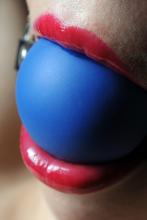  lips-lipstick-fetish-36-blue-ball-gag.jpg thumbnail