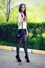  candid_pantyhose_846_black_polkadot_with_shorts.jpg thumbnail