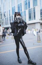 cosplay_56_latex_girl_with_a_mask.jpg thumbnail