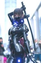  cosplay_55_latex_girl_with_a_sword.jpg thumbnail
