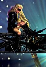  lady_gaga-on-stage-torn-pantyhose-60-sm.jpg