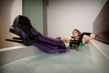  latex-stockings-latex-dress-bath-03.jpg thumbnail