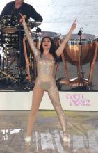  jessie-j-olympic-closing-ceremonies-vivienne-westwood-bodysuits-1__oPt.jpg thumbnail