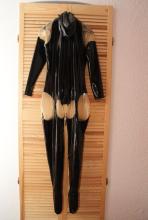  latex-catsuit-03-stockings.jpg thumbnail
