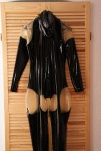  latex-catsuit-04-stockings.jpg thumbnail