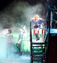  lady_gaga-on-stage-61.jpg thumbnail