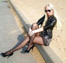  candid-pantyhose-437-black.jpg thumbnail