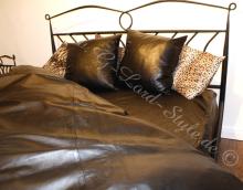  leather-bedding-02.jpg thumbnail