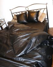  leather-bed-01.jpg thumbnail