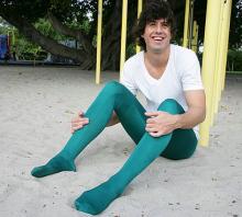  men-in-pantyhose-481-beach.jpg