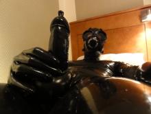  cock-erection-208-latex_catsuit_zentai.jpg