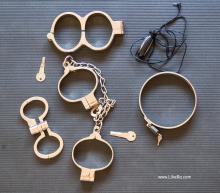  IMG_1452_cuffs_collar_e-plug.jpg thumbnail