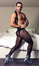  men_in_pantyhose_512.jpg thumbnail