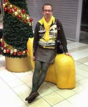  men_in_pantyhose_520-skirt.jpg
