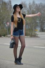  candid_pantyhose_783_black_shorts.jpg thumbnail