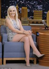  gwen-stefani-04_fishnet_pantyhose.jpg