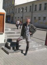  man-inpantyhose-cd-player-14.jpg thumbnail