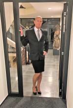  crossdressing-03_heels_skirt_panthose.jpg