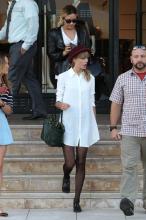  Taylor-Swift-in-Pantyhose-5.jpg thumbnail