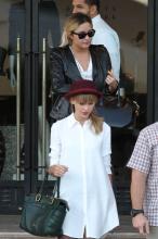  Taylor-Swift-in-Pantyhose-3.jpg thumbnail