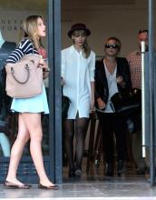  Taylor-Swift-in-Pantyhose-1.jpg thumbnail