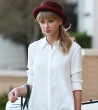  Taylor-Swift-in-Pantyhose-8.jpg thumbnail