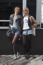  candid_pantyhose_1011_black+shorts.jpg thumbnail