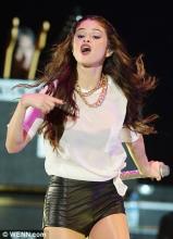  selena_gomez-12_shiny_pantyhose_shorts.jpg