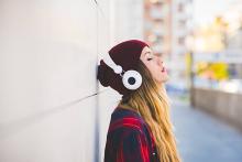  girl_with_headphones-01.jpg thumbnail