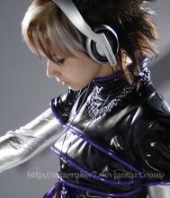  girl_with_headphones-06.jpg thumbnail