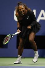  serena_williams-05-fishnet_pantyhose.jpg thumbnail