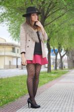  candid_pantyhose_1235_black_polka_dot.jpg thumbnail