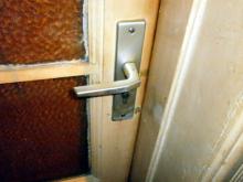  doorhandle.jpg thumbnail