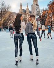  shiny_leggings_ice_skating-02.jpg thumbnail