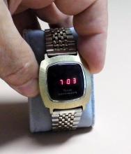  Vintage_Texas_Instruments_Red_LED_Digital_Wrist_Watch,_Model_403,_Circa_1970s_(17876315411).jpg