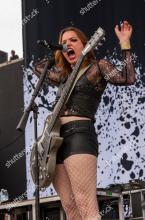  lzzy_hale-04_white_fishnet_pantyhose_mini_shorts.jpg