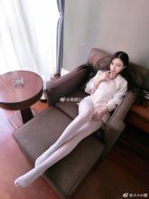  candid_pantyhose_1401_white.jpg thumbnail