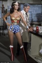  wonder_woman_shiny_pantyhose-01.jpg