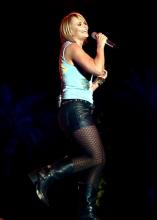  miranda_lambert-04_black_patterned_pantyhose_leather_mini_shorts.jpg