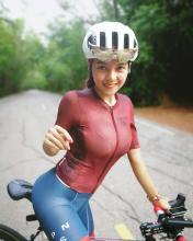  bike_girls-03_tight_lycra.jpg