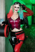  cosplay_72_latex_harley_quinn.jpg