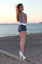  candid_pantyhose_1492_shorts_high_heels.jpg thumbnail