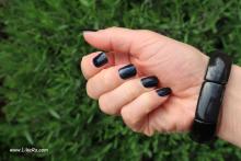  dark_blue_nails_IMG_2799_rainbow_obsidian_bracelet.JPG