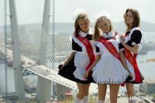  schoolgirls-05_white_knee_highs.jpg thumbnail