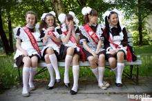  schoolgirls-06_white_knee_highs.jpg thumbnail
