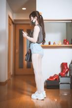  shiny-pantyhose-170_mini_shorts.jpg