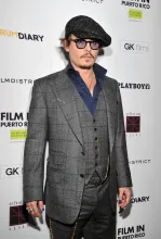  men-nail-polish-03_johnny_depp.webp