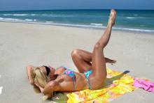  pantyhose-beach-03.jpg