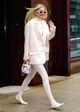  gigi_hadid-01_white_pantyhose.jpg thumbnail