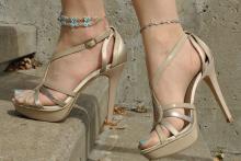  pantyhose-with-sandals-or-open-toe-shoes-39.jpg thumbnail